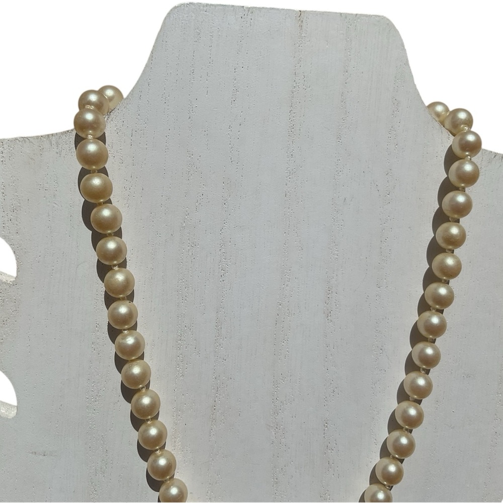 Faux Pearl Necklace Vintage 18” white - Picture 3 of 10
